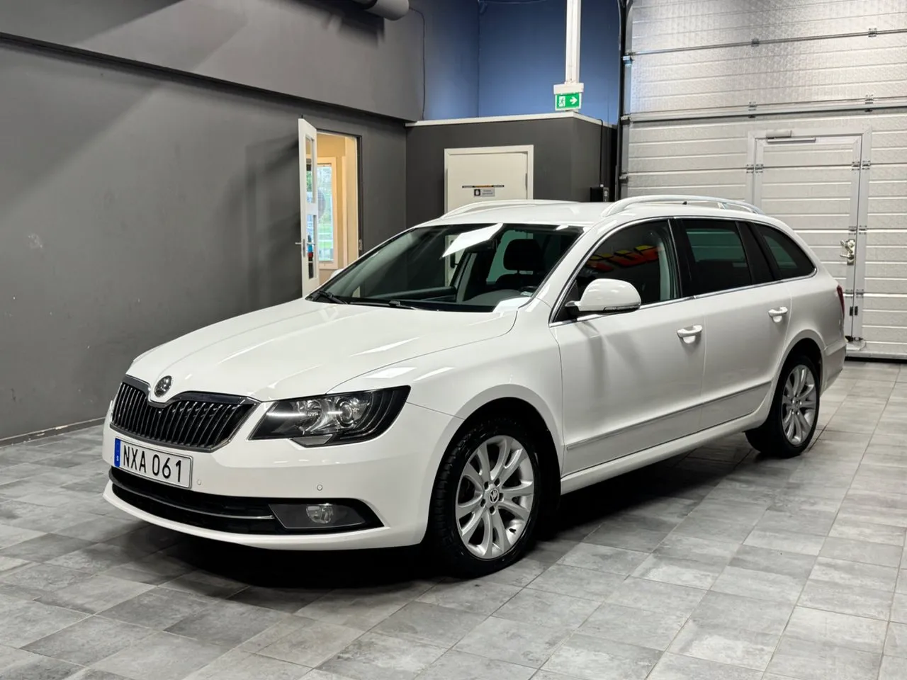 Vehicle image 5