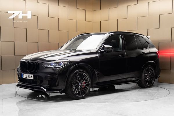 BMW X5 M50i M Sport Innovation Pano Laser H&K Komfortstolar - 2022