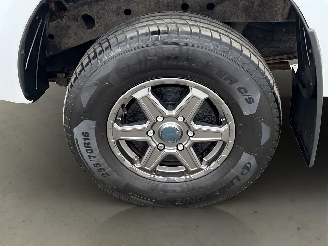 Vehicle image 24