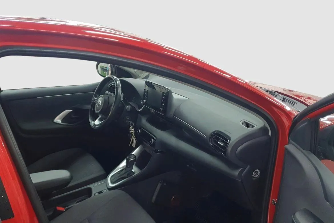 Vehicle image 5