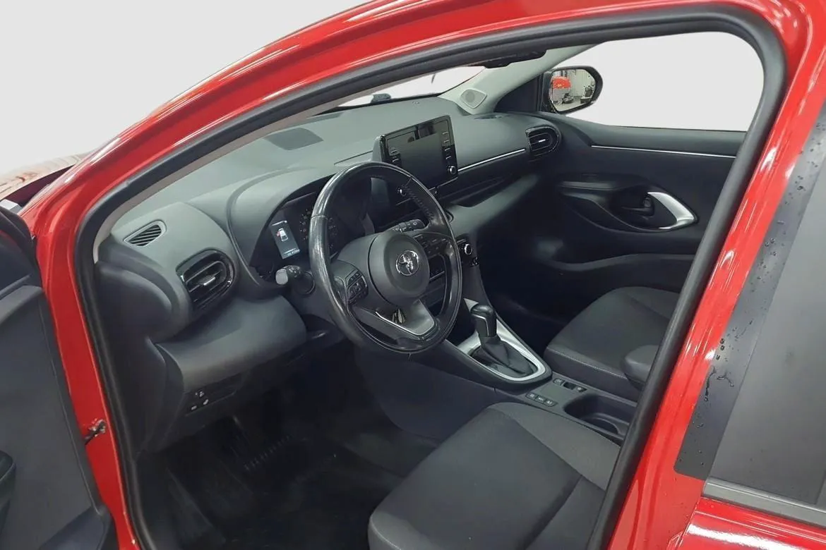 Vehicle image 6