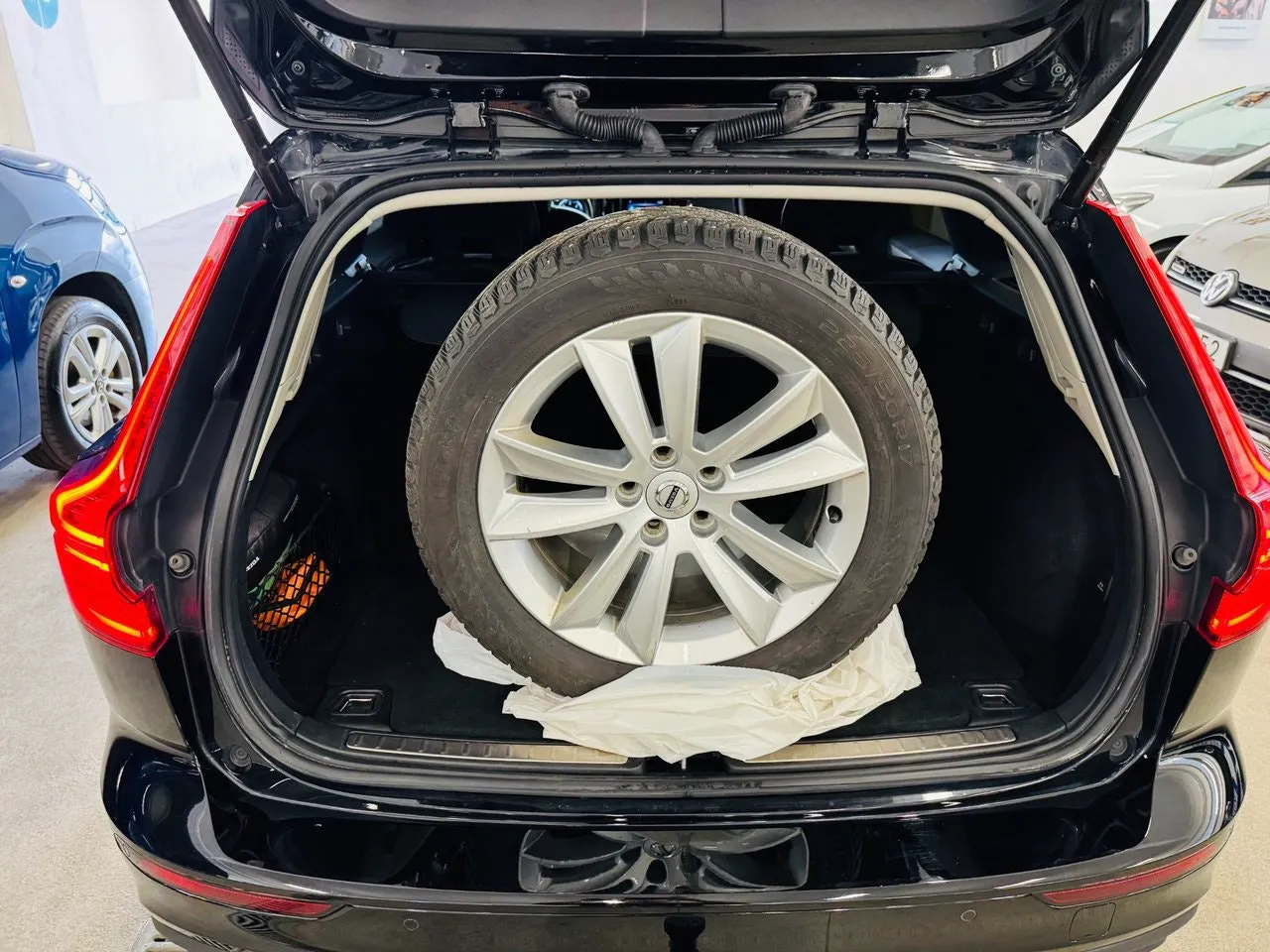 Vehicle image 11