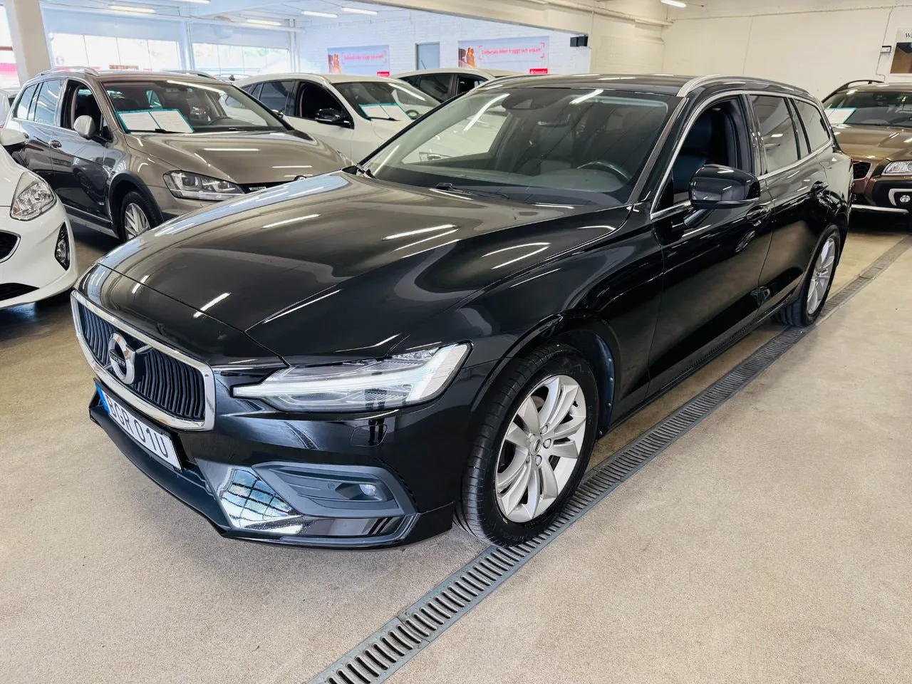 Vehicle image 13