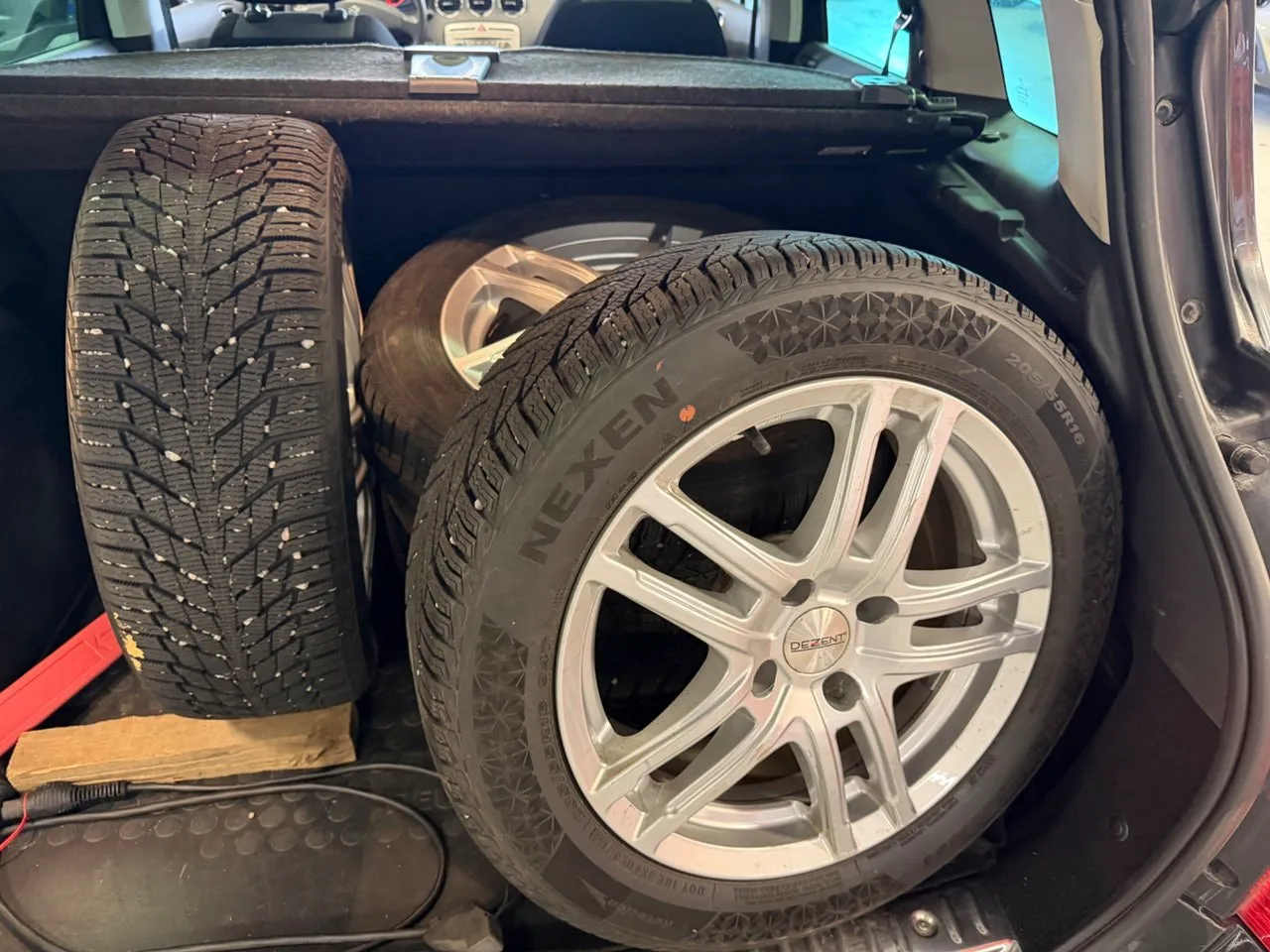 Vehicle image 11
