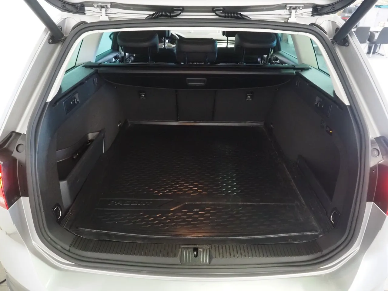 Vehicle image 16