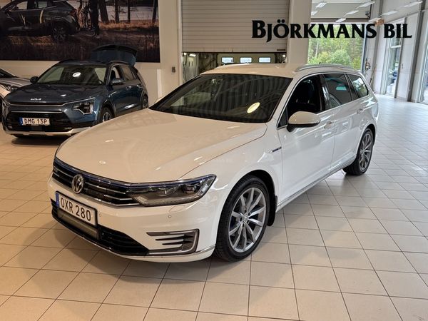 Volkswagen Passat Variant GTE 1.4 TSI DSG S & V-hjul , Drag , Värmare - 2018