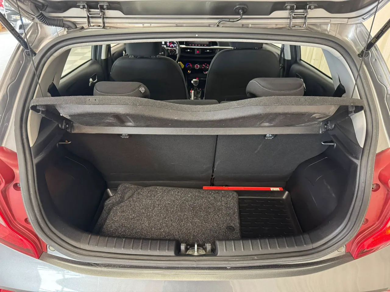 Vehicle image 25