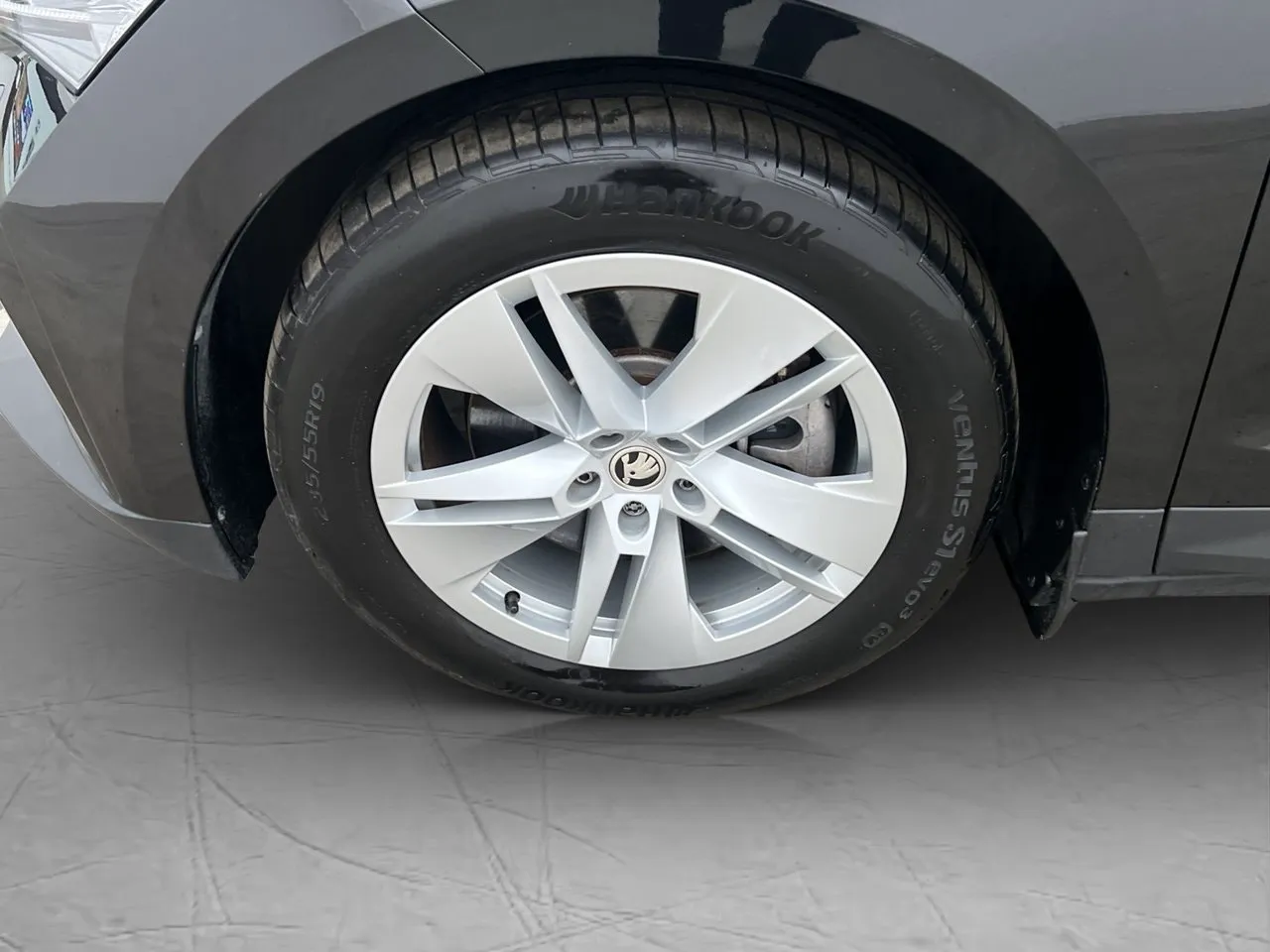 Vehicle image 32