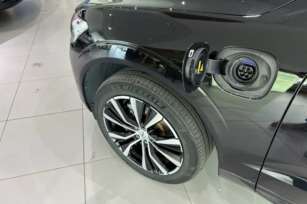 Vehicle image 19