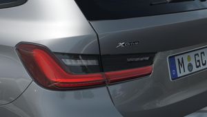 BMW 330 bild 8