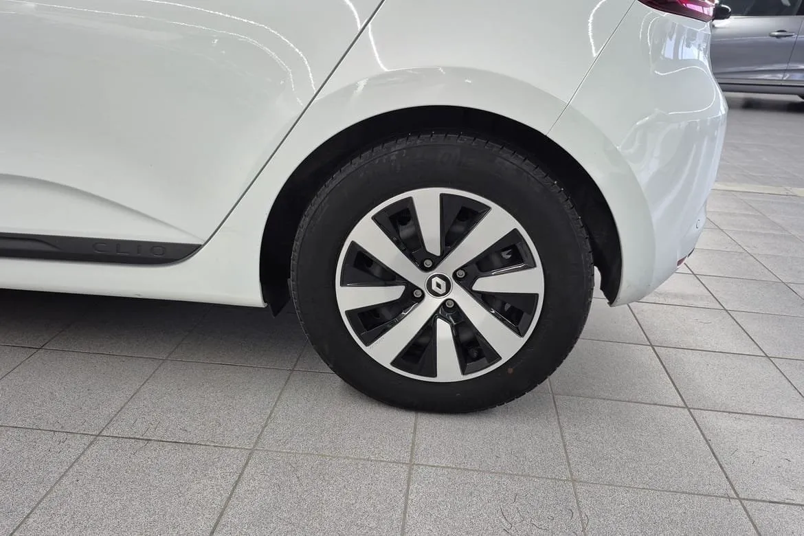 Vehicle image 16