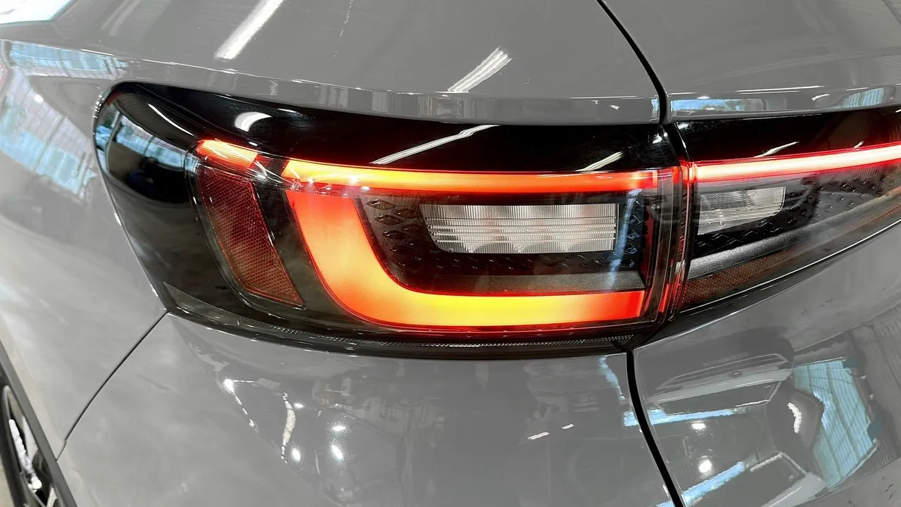 Vehicle image 14