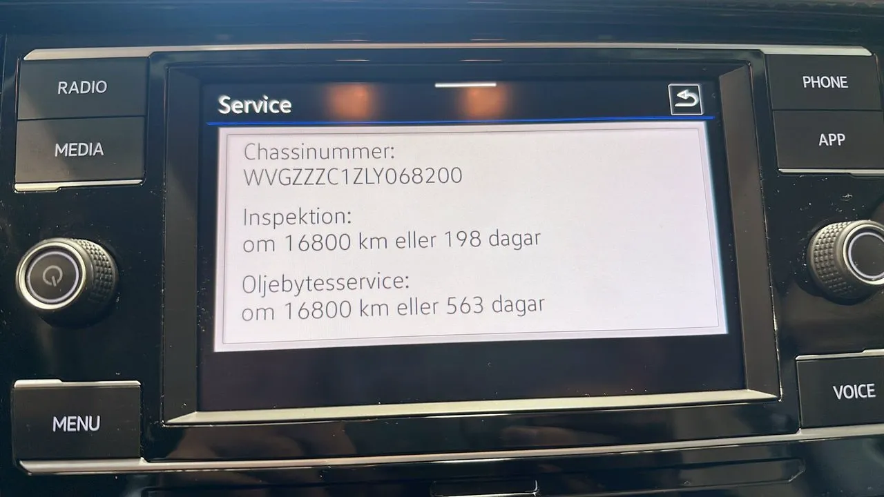 Vehicle image 18