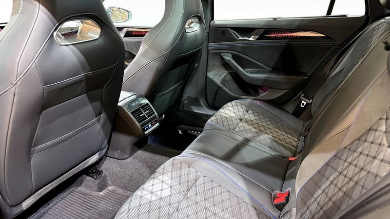 Volkswagen Passat bild 12