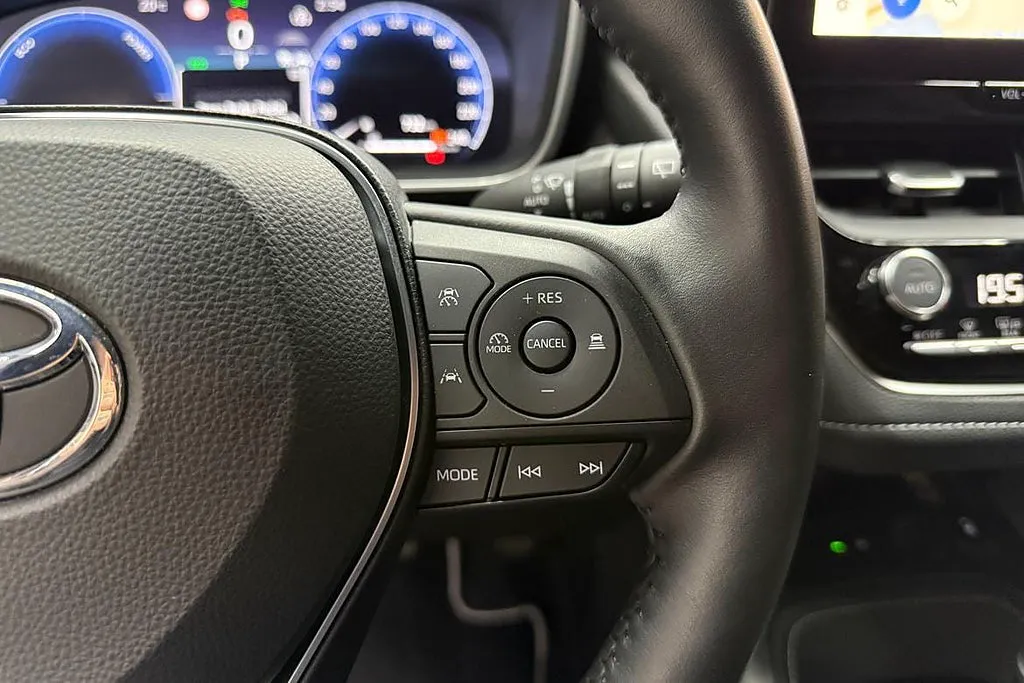 Vehicle image 16