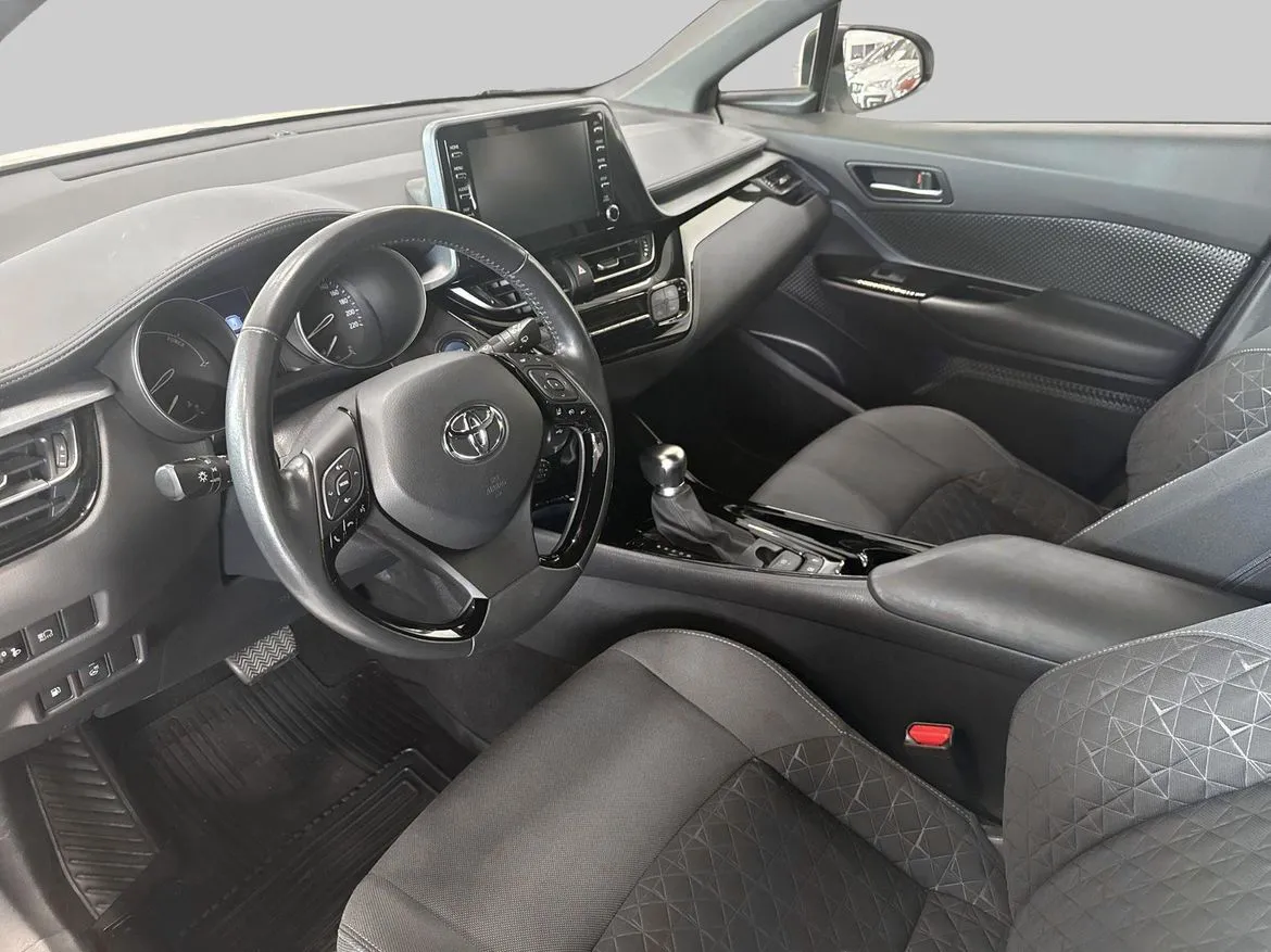 Vehicle image 13