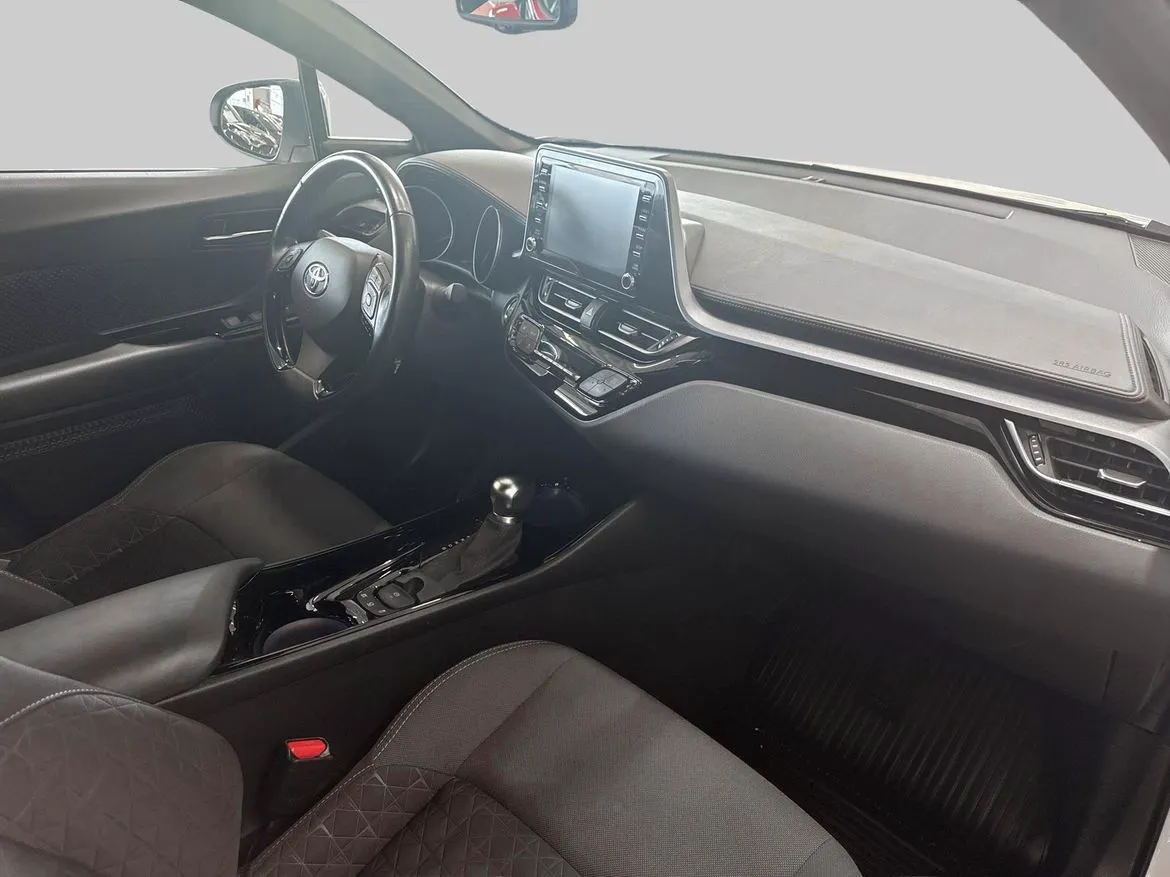 Vehicle image 9