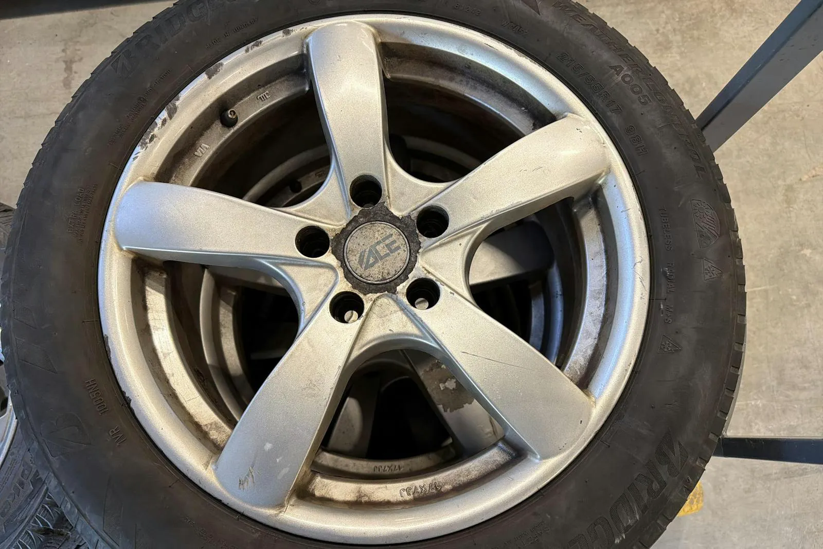 Vehicle image 15