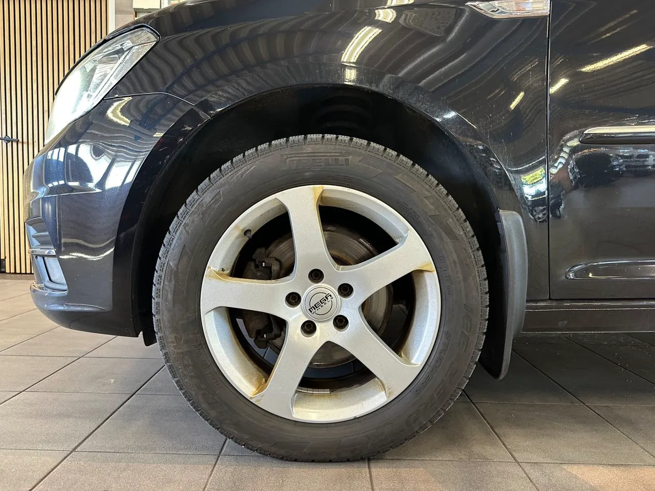 Vehicle image 25