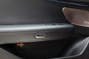 Mazda CX-6e bild 17