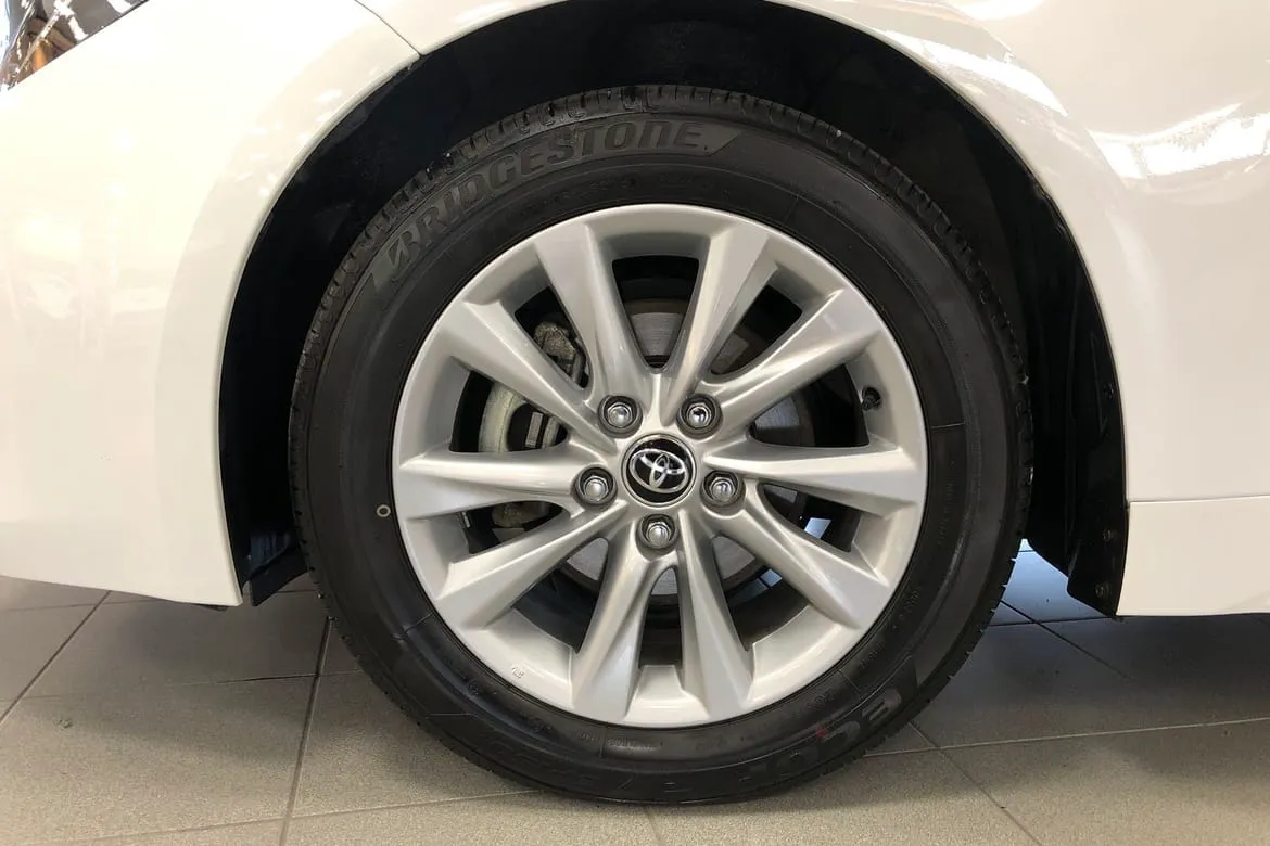 Vehicle image 16
