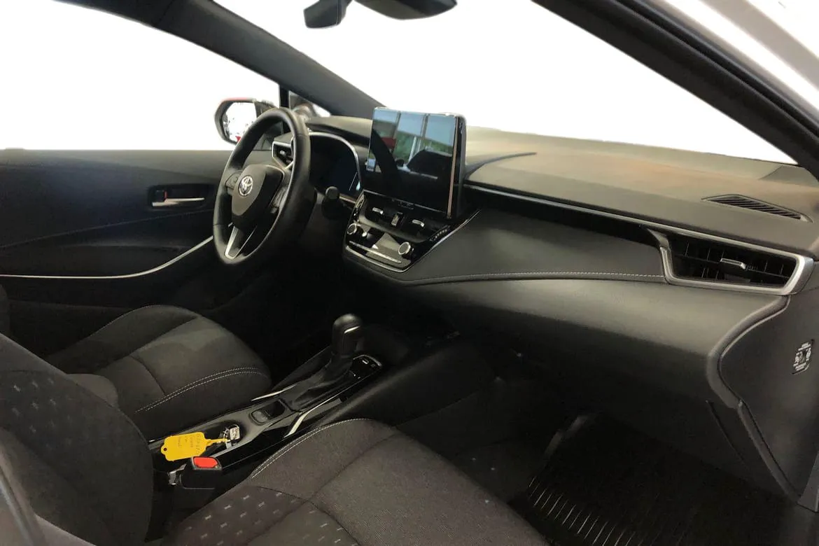 Vehicle image 6