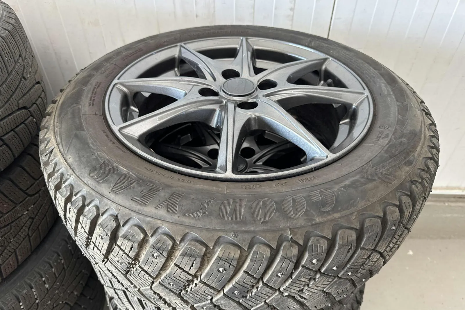 Vehicle image 14
