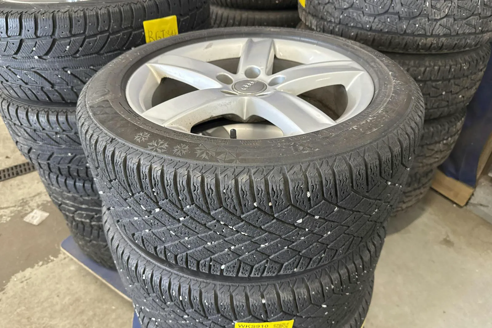 Vehicle image 13