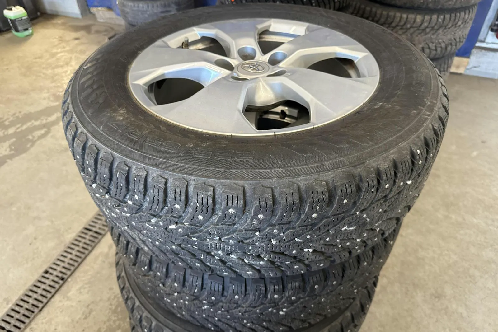 Vehicle image 15