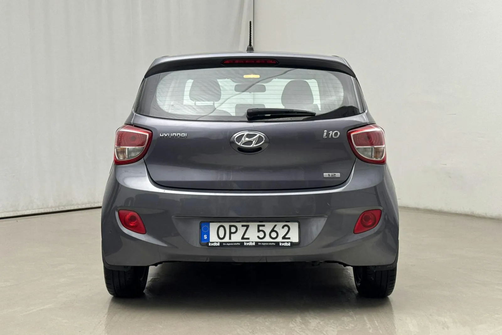 Vehicle image 4