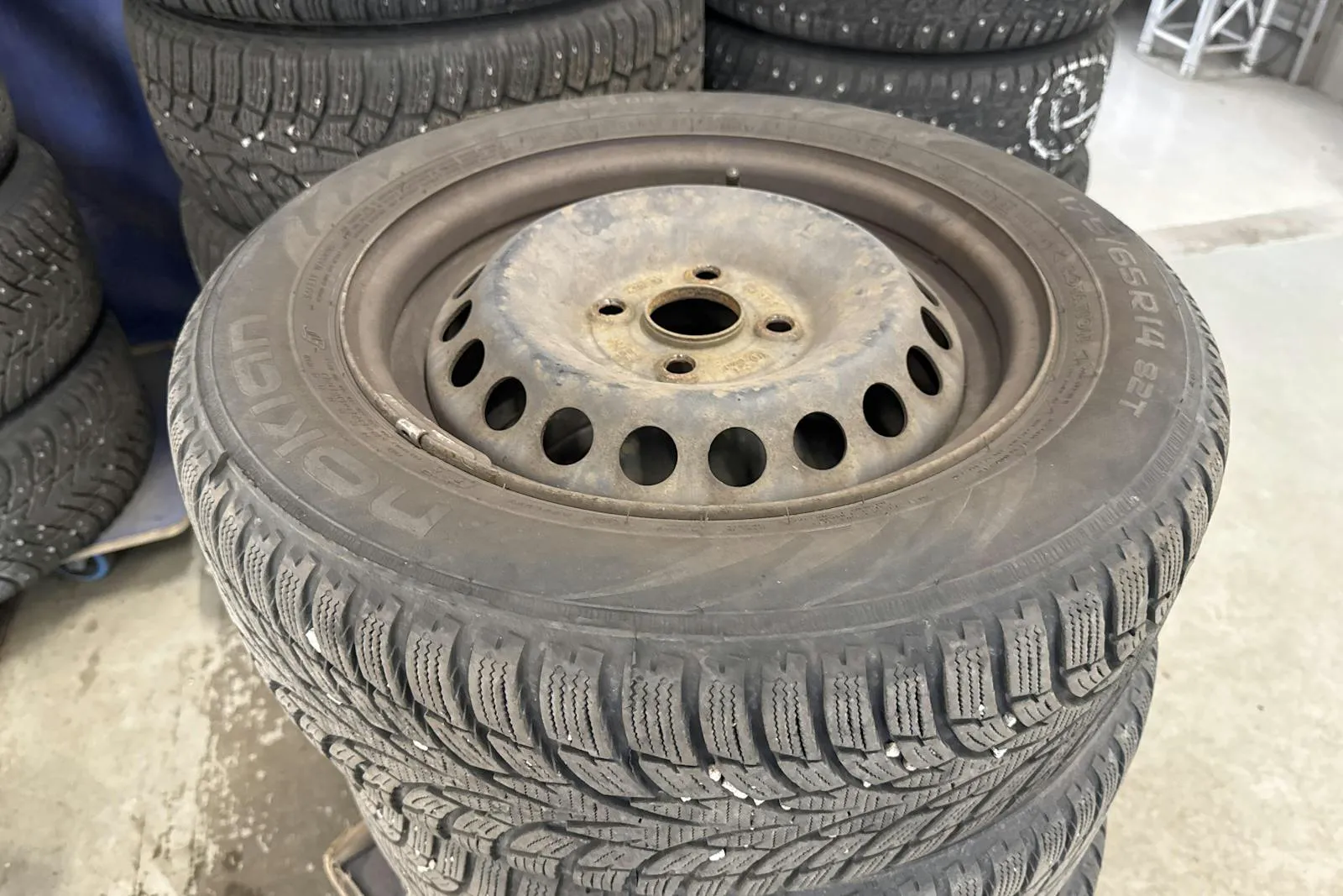 Vehicle image 13