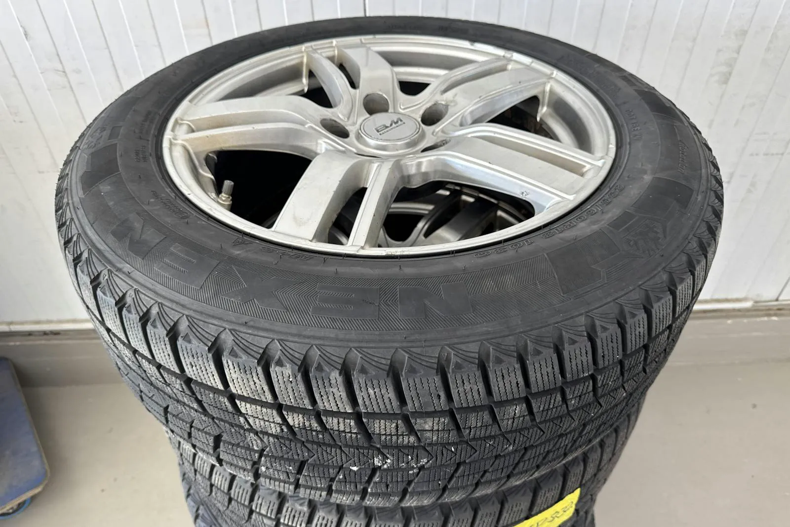 Vehicle image 15