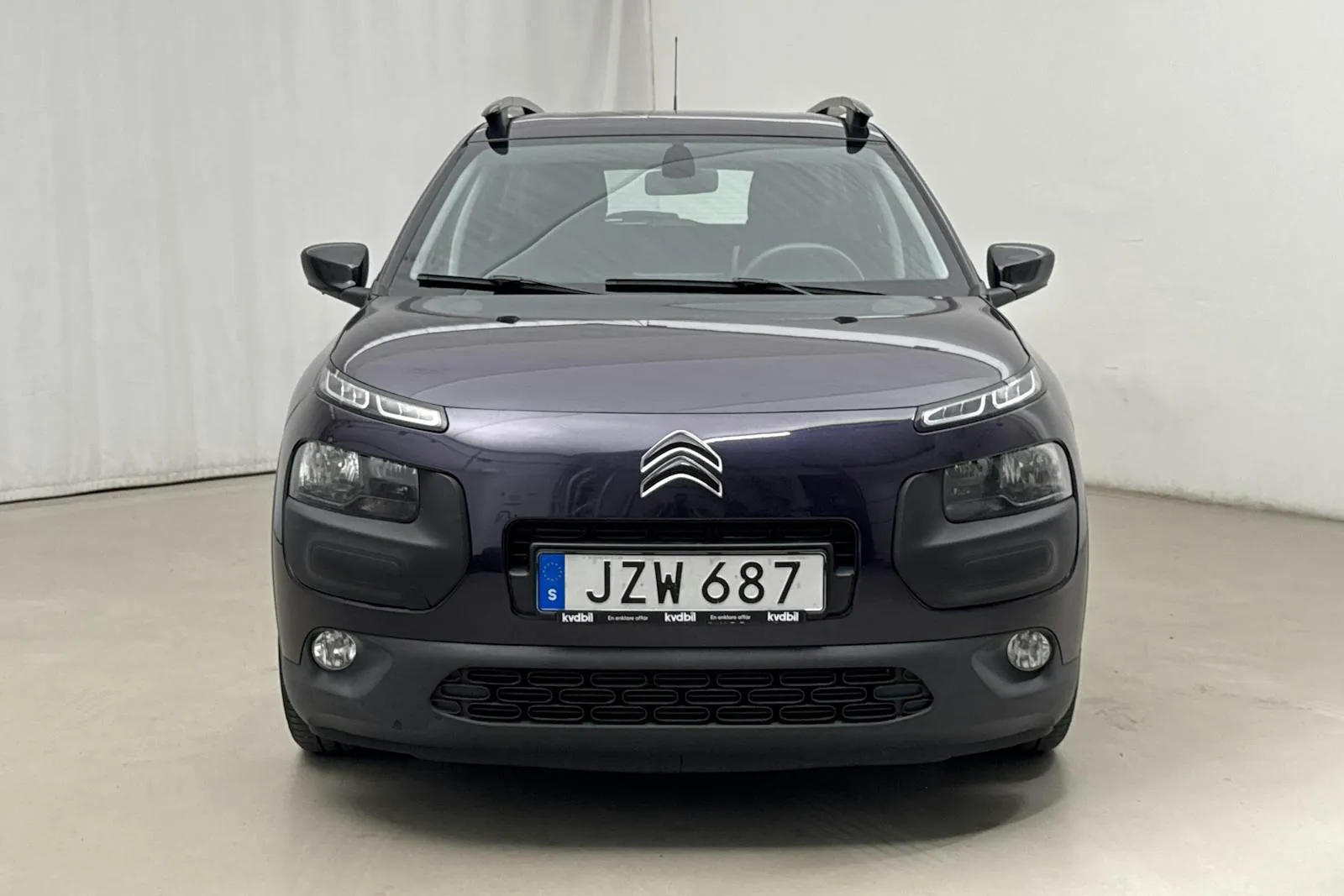 Vehicle image 3
