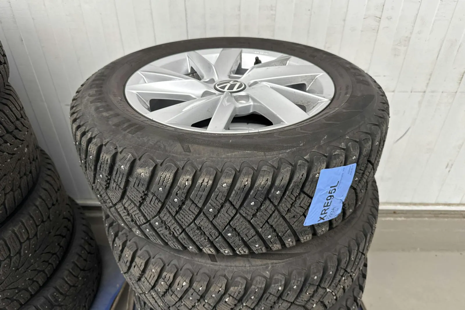 Vehicle image 15