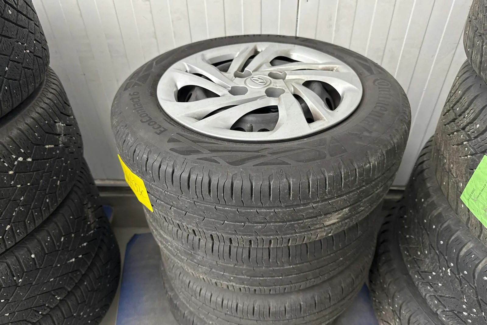 Vehicle image 14