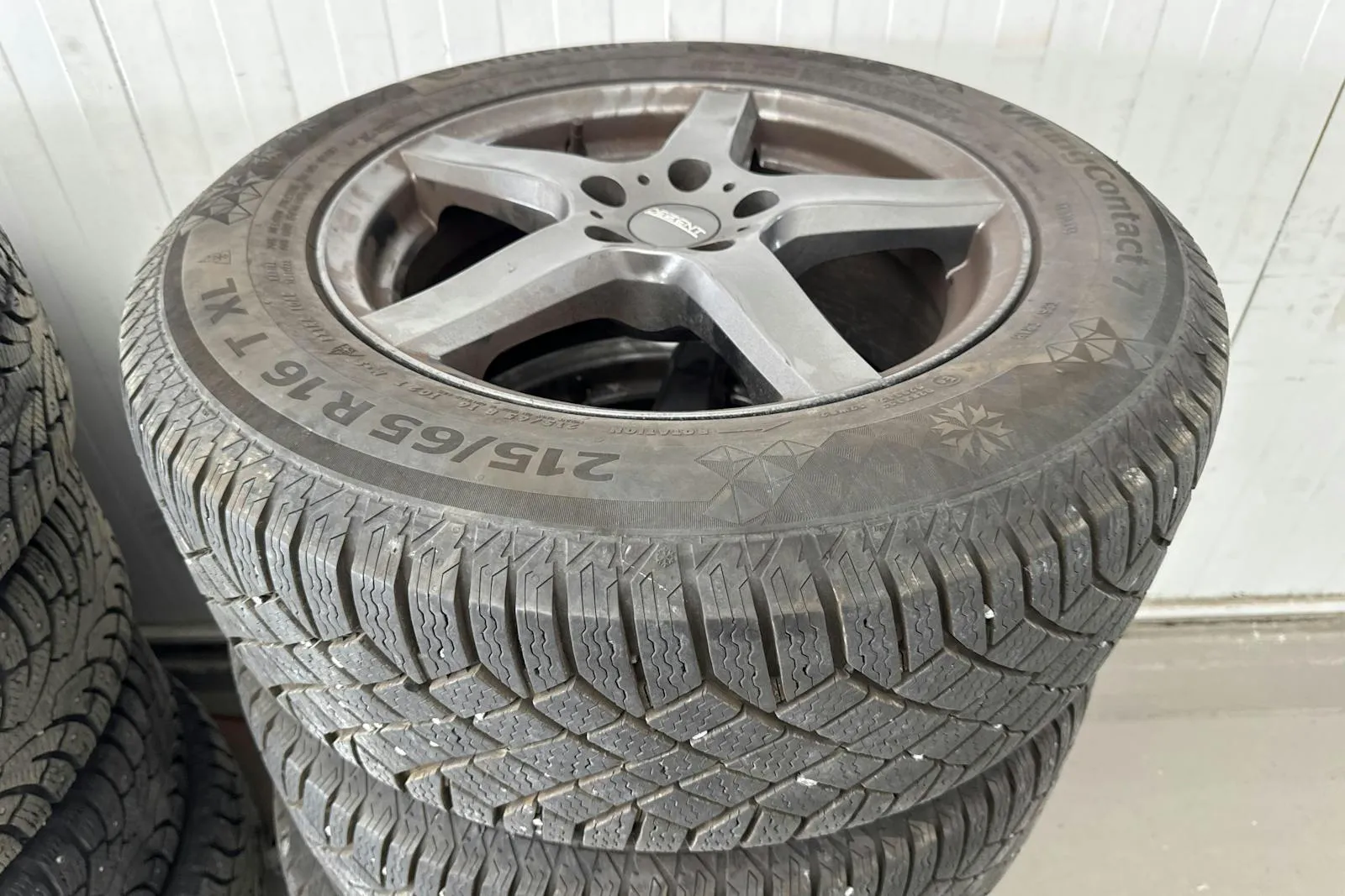 Vehicle image 15