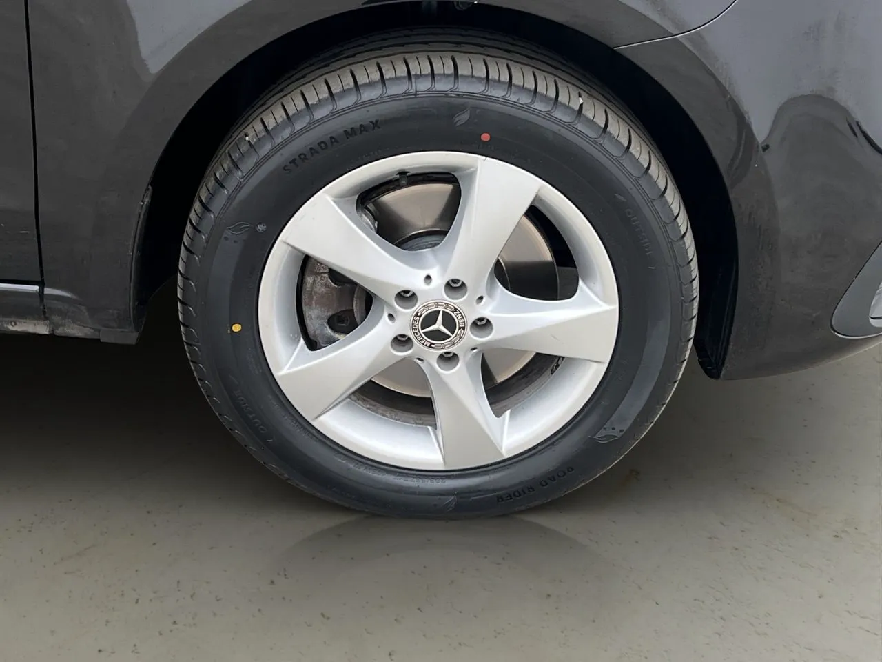 Vehicle image 33