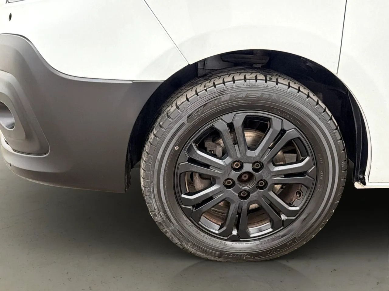 Vehicle image 21
