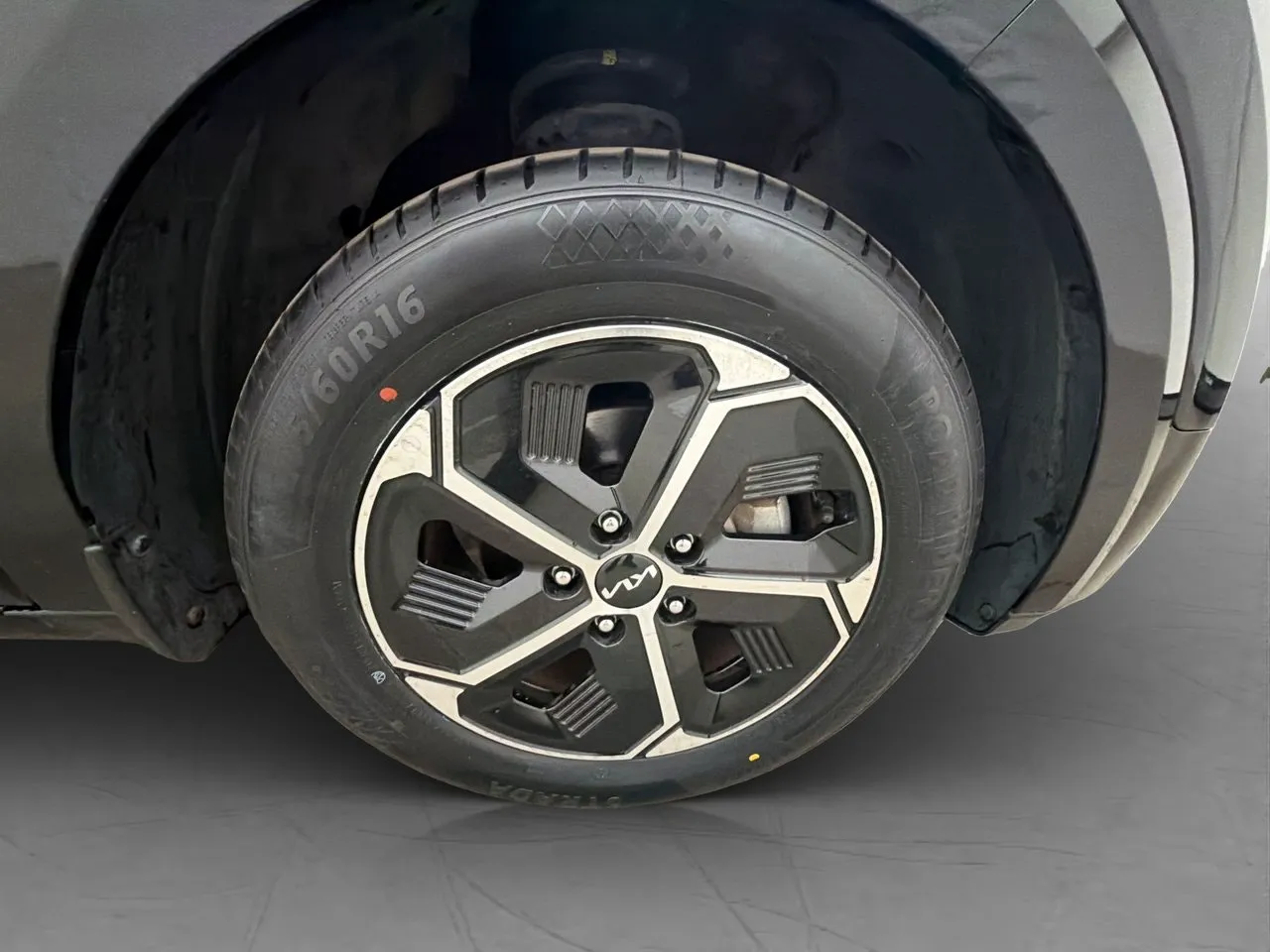 Vehicle image 33