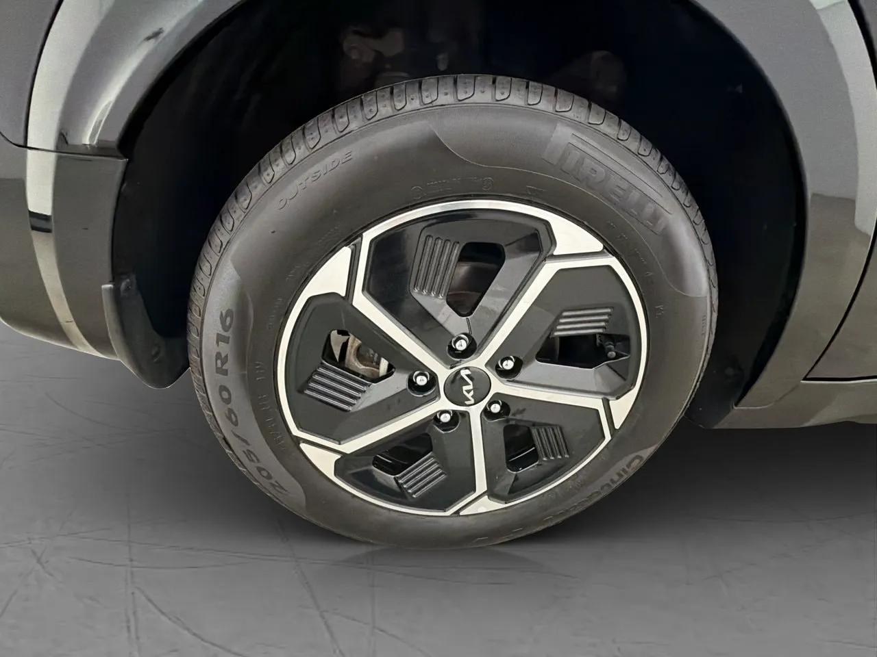 Vehicle image 32