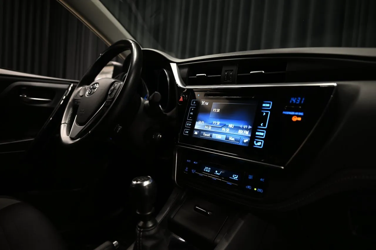 Vehicle image 25