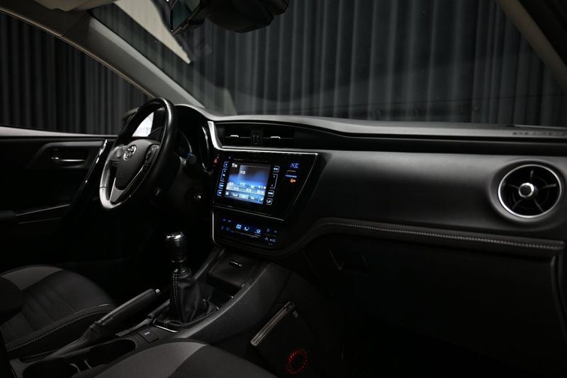 Toyota Auris bild 25