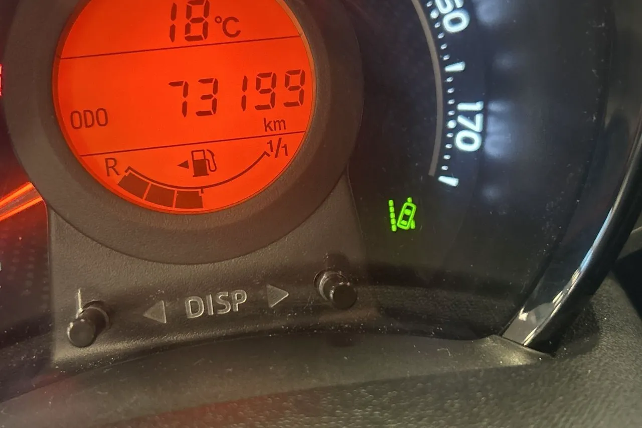 Vehicle image 15