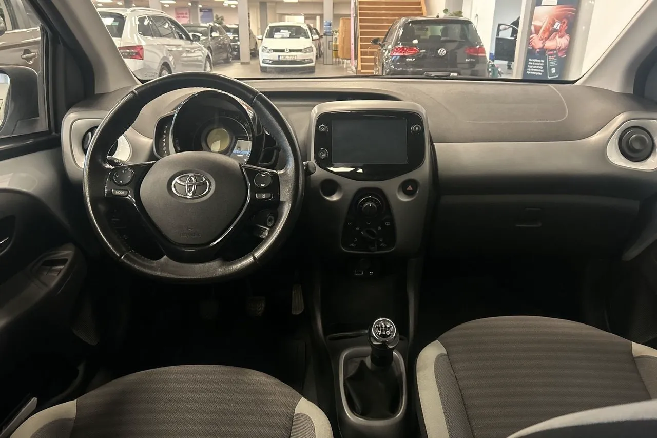 Vehicle image 11