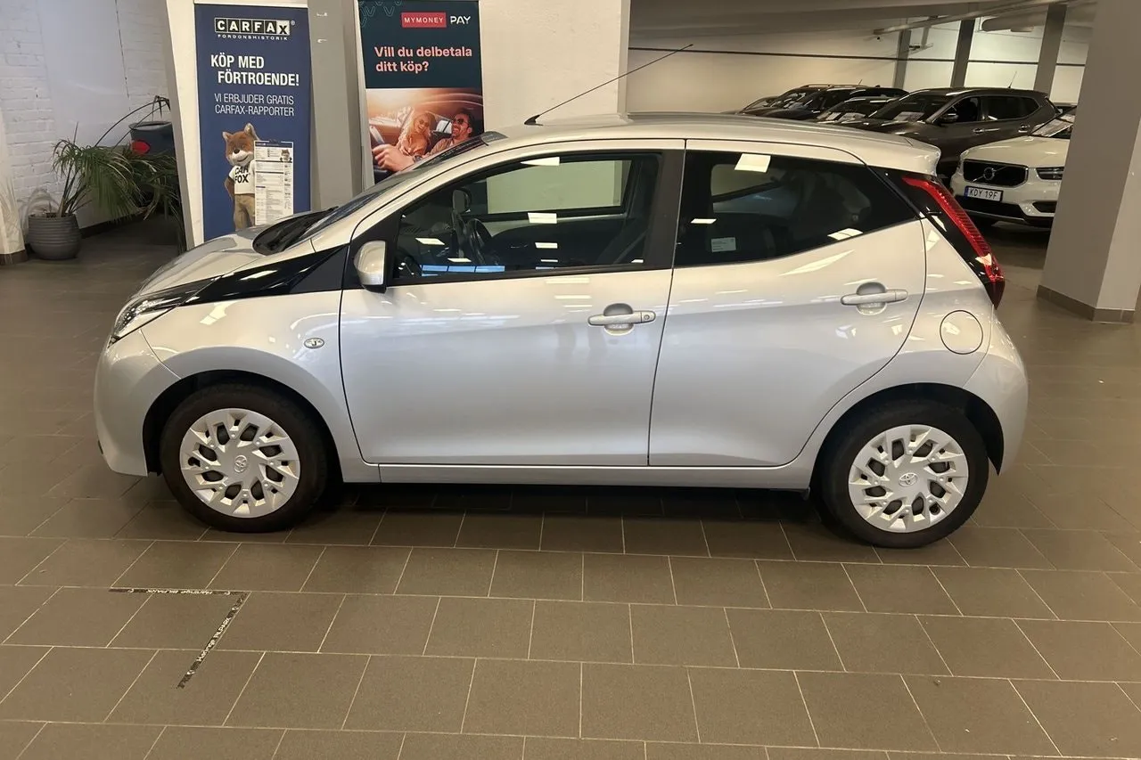 Vehicle image 8