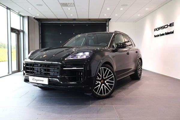 Porsche Cayenne E-Hybrid Black Edition / 1,95% ränta - 2026