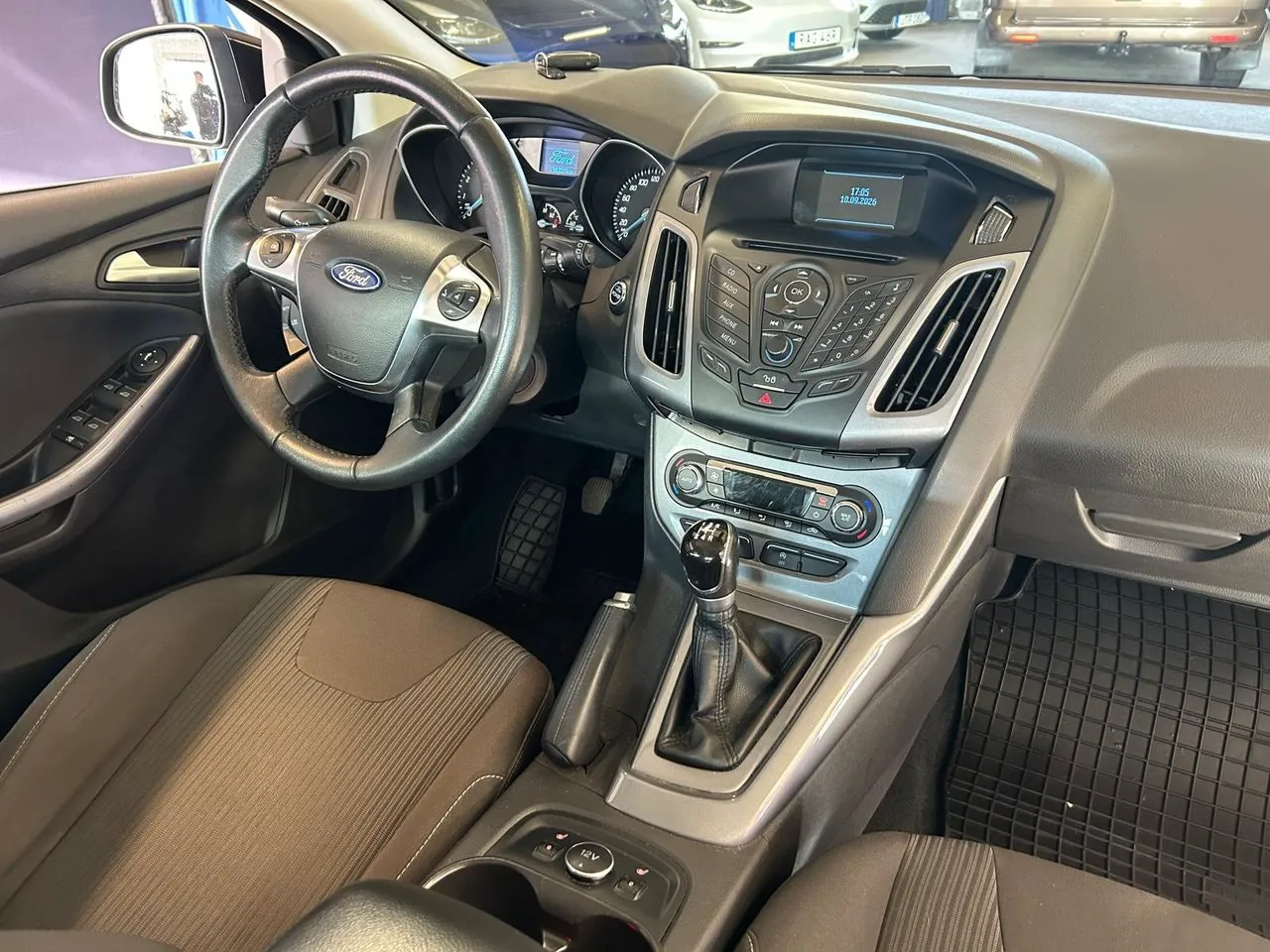Vehicle image 9