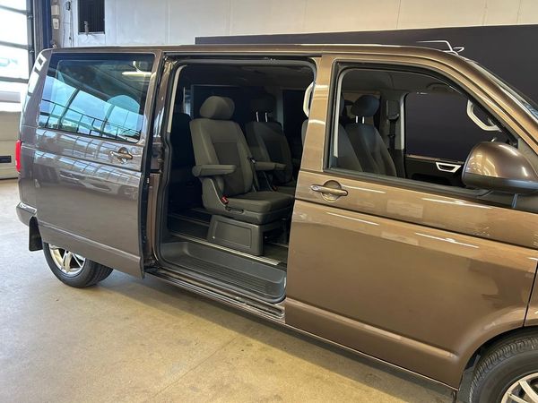Volkswagen Multivan LÅNG 8-Sits 2.0TDI Comfortline /Drag /Parksensor - 2012