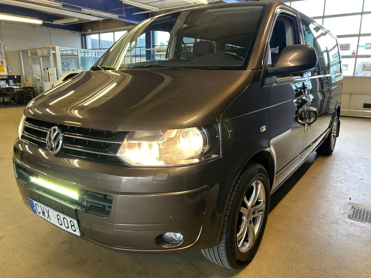 Vehicle image 18