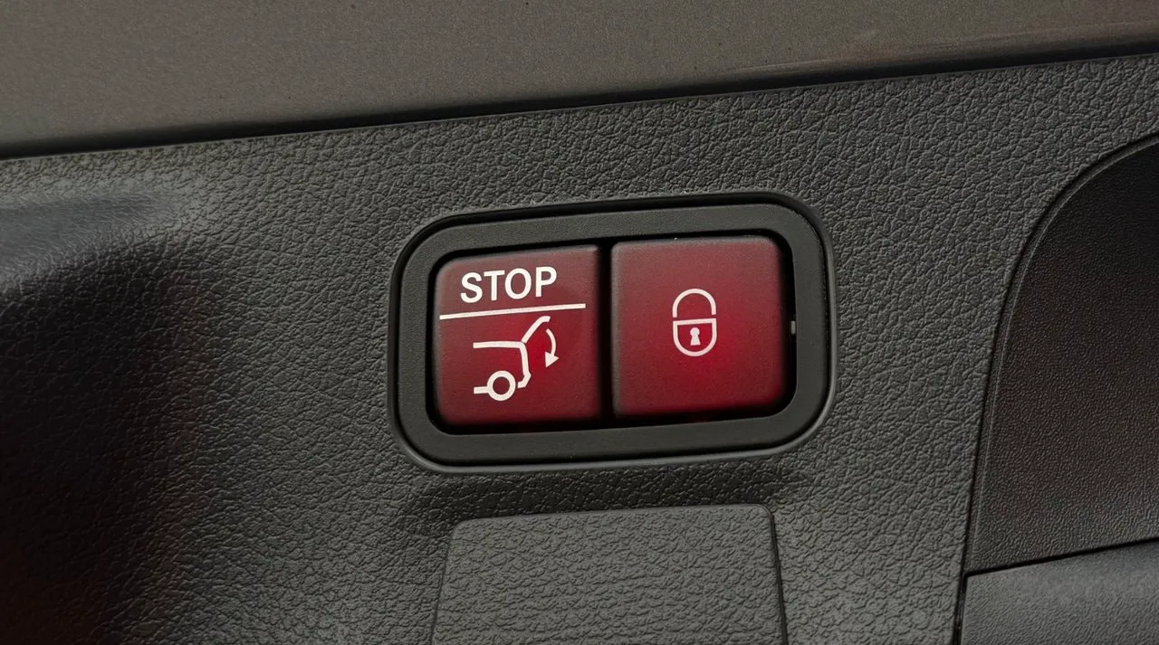 Vehicle image 35